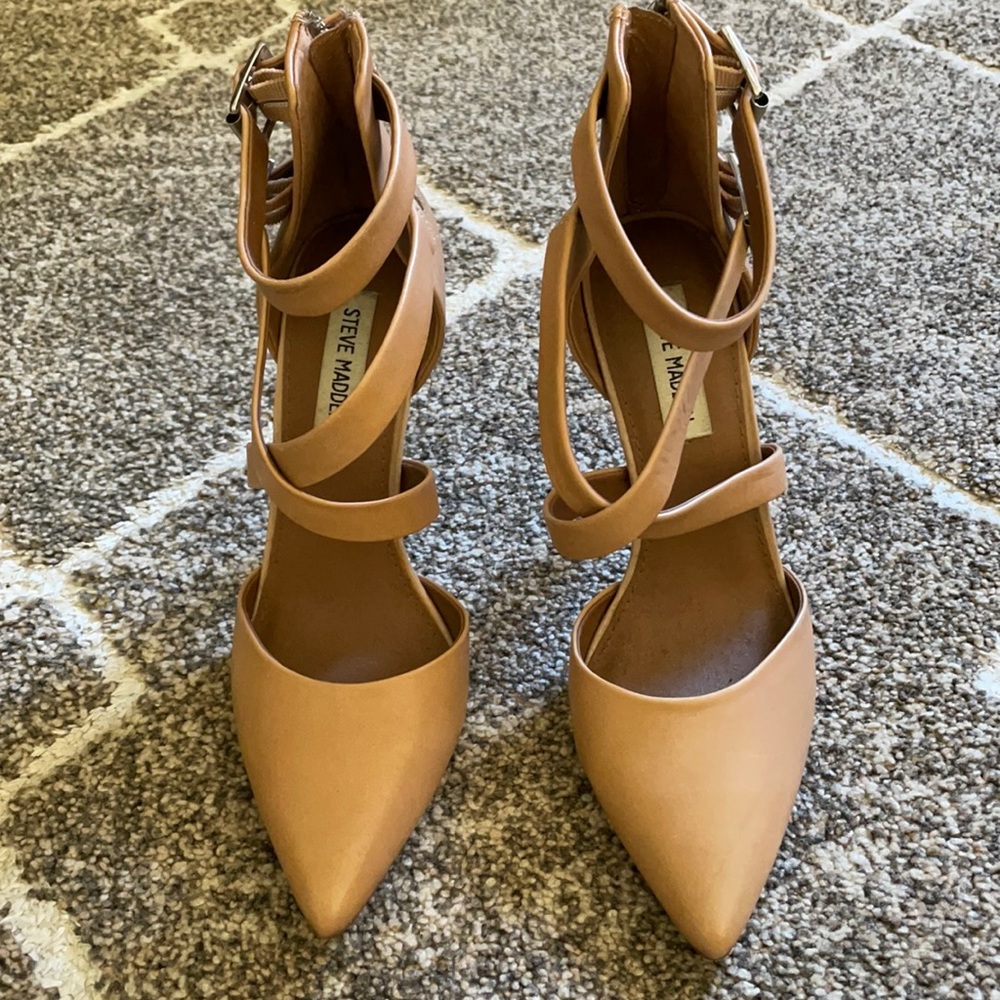 Steve Madden nude pointed toe heels